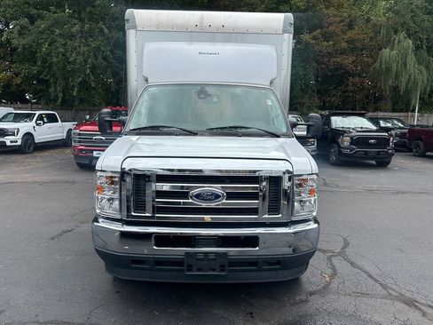 Used 2024 Ford E-450 and Econoline 450 Super Duty w/ Driver's Safety Package RWD image 2
