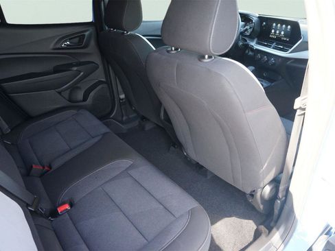 Used 2024 Chevrolet Trax RS w/ Driver Confidence Package FWD image 14
