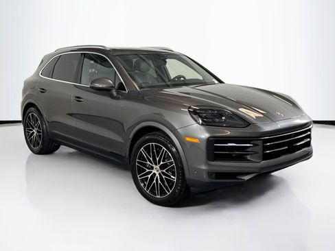 Used 2025 Porsche Cayenne image 7