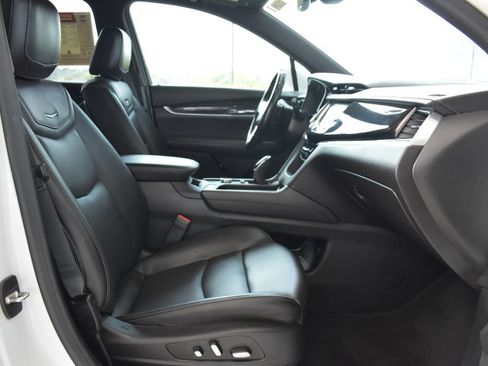 Used 2020 Cadillac XT6 Premium Luxury FWD image 5