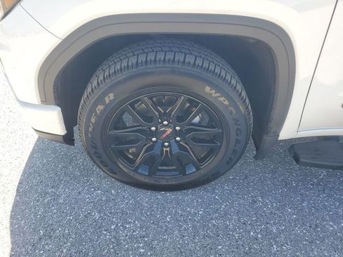 Used 2023 GMC Sierra 1500 Elevation image 18