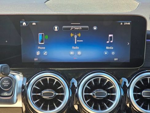 New 2026 Mercedes-Benz GLB 250 4MATIC image 32