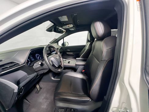 Used 2021 Toyota Sienna XSE FWD image 14