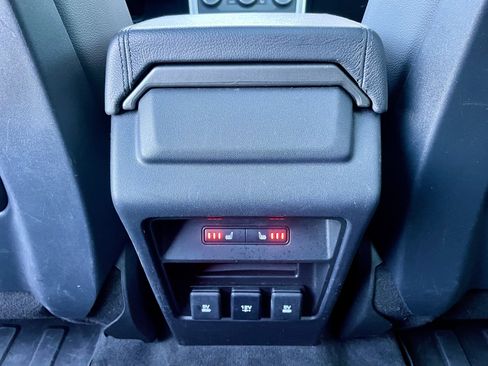 Used 2018 Land Rover Discovery Sport HSE image 26