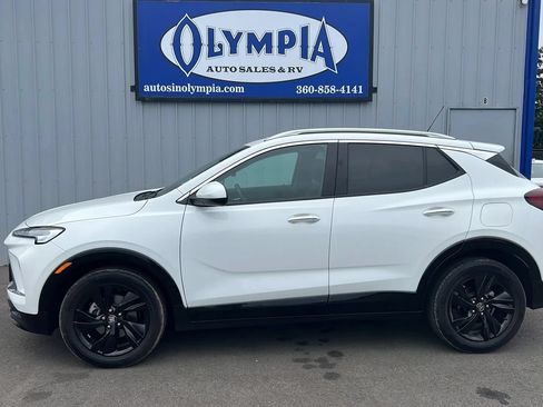 Used 2024 Buick Encore GX Sport Touring FWD image 1