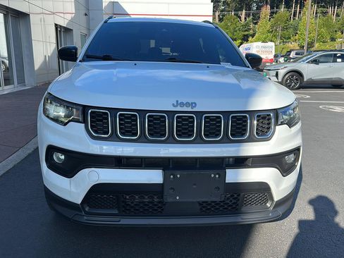 Used 2024 Jeep Compass Latitude AWD/4WD image 5