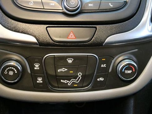 Used 2019 Chevrolet Equinox LS w/ LS Convenience Package FWD image 26