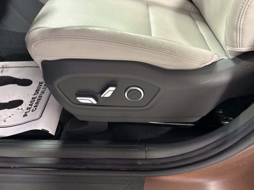 Used 2025 Hyundai Santa Fe Limited FWD image 11