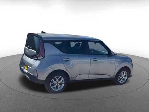 Used 2025 Kia Soul LX w/ LX Technology Package FWD image 11