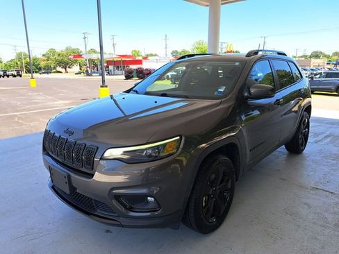 Used 2021 Jeep Cherokee Latitude Plus AWD/4WD image 3