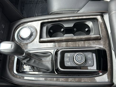 Used 2022 Nissan Armada Platinum image 24