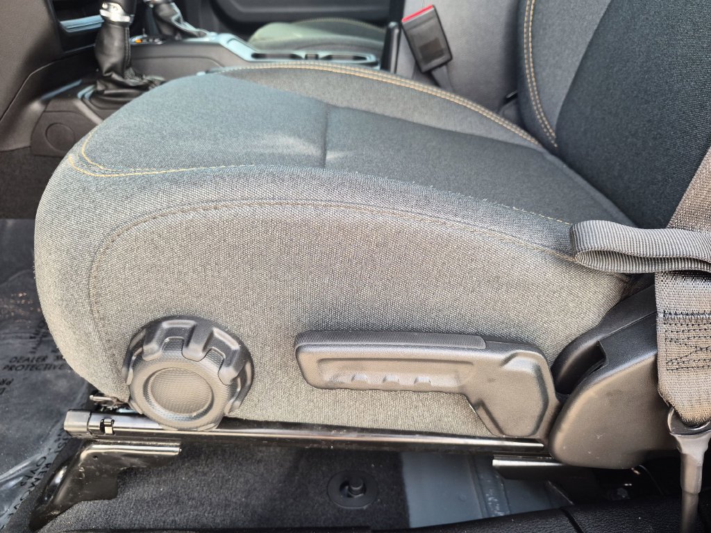 Used 2026 Jeep Wrangler Unlimited Sahara AWD/4WD image 17