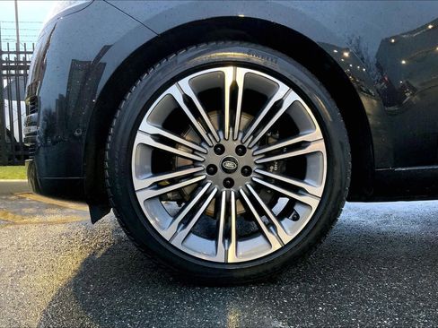 Used 2024 Land Rover Range Rover SE image 10