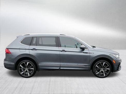 Certified 2022 Volkswagen Tiguan SEL R-Line image 8