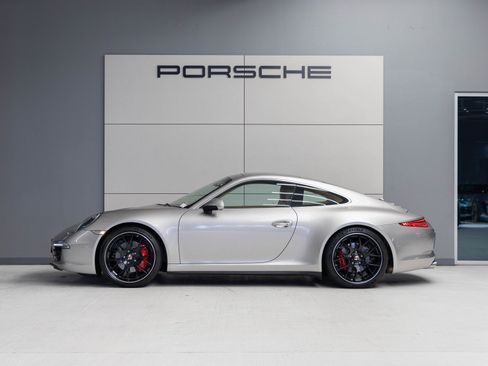 Certified 2013 Porsche 911 Carrera 4S image 2