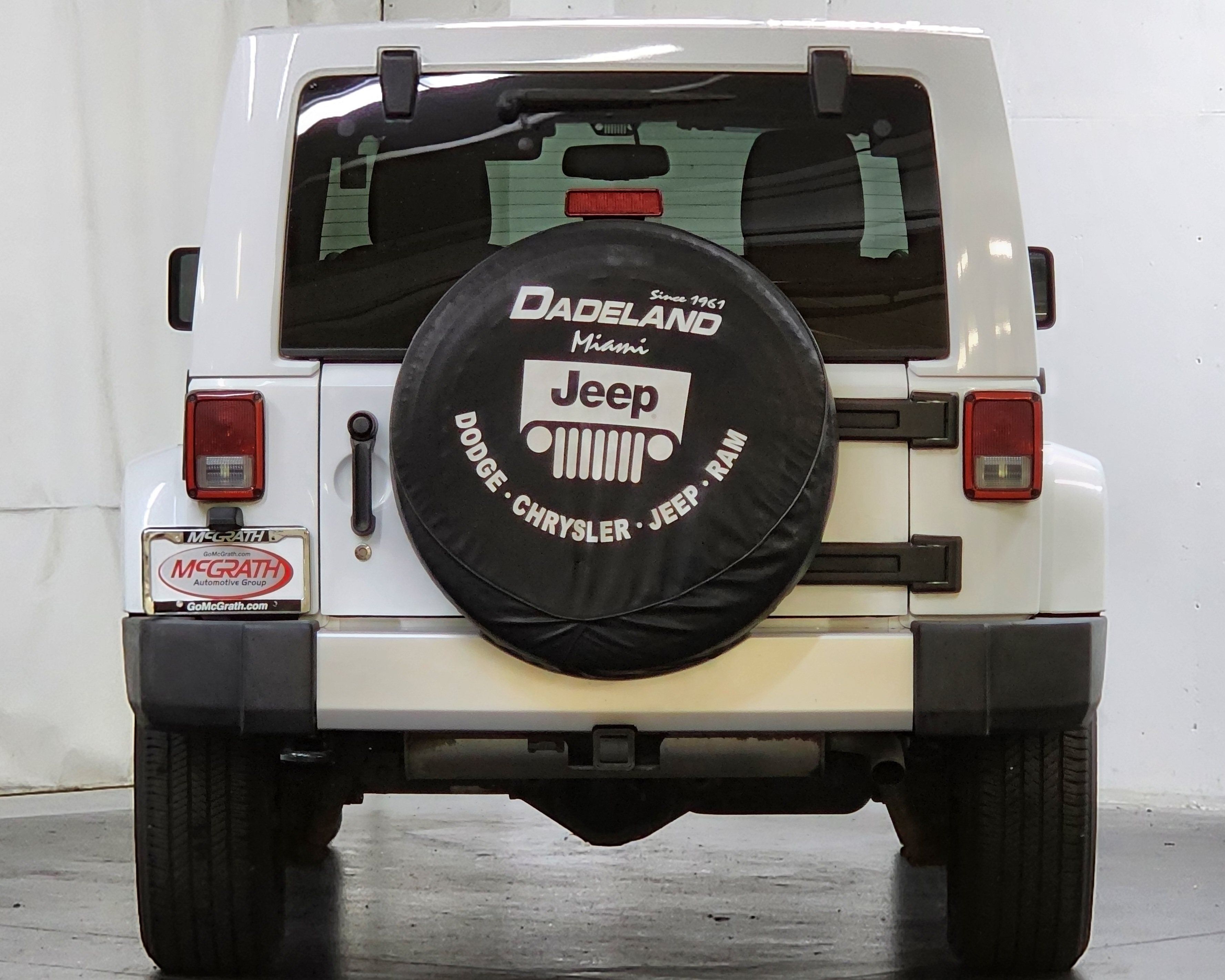 Used 2014 Jeep Wrangler Unlimited Sahara w/ Max Tow Package AWD/4WD image 8