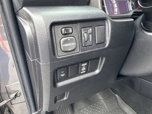 Used 2017 Toyota 4Runner SR5 AWD/4WD image 20