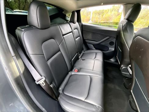 Used 2020 Tesla Model Y Long Range image 19