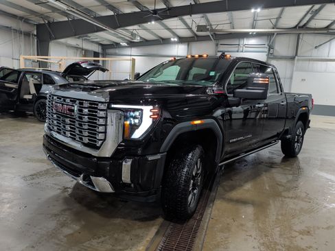 Used 2025 GMC Sierra 3500 Denali image 5