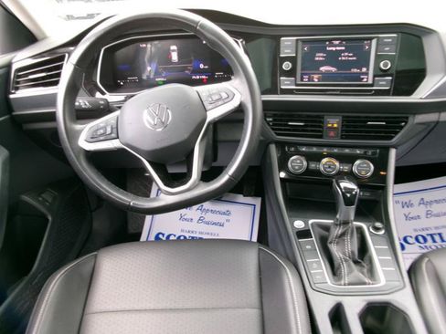 Used 2024 Volkswagen Jetta SE FWD image 11