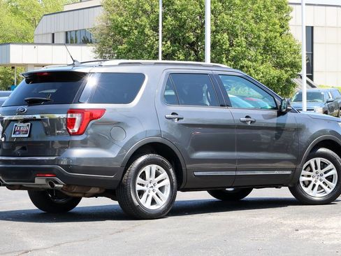 Used 2018 Ford Explorer XLT w/ Equipment Group 202A AWD/4WD image 11