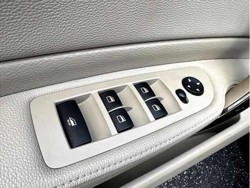 Used 2008 BMW 135i Convertible image 8