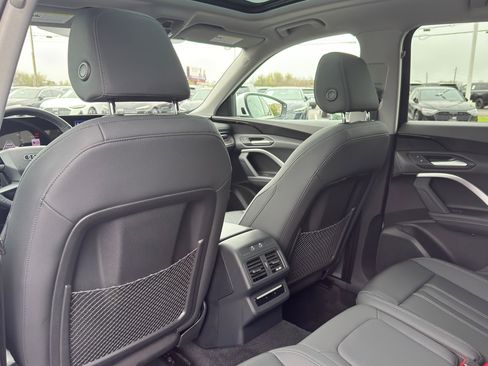 Used 2025 Audi Q5 Premium w/ Convenience Package image 27