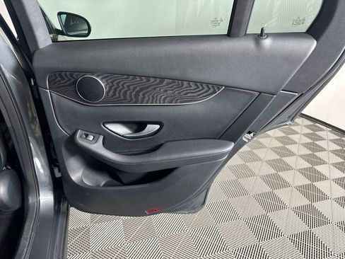 Used 2018 Mercedes-Benz GLC 300 4MATIC image 18