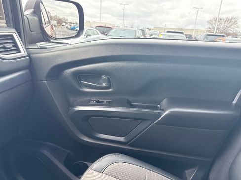 Used 2017 Nissan Titan S image 22