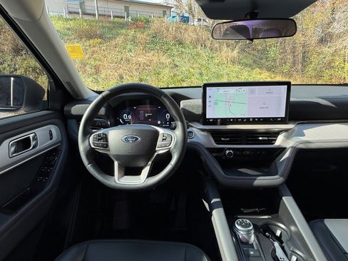 Used 2025 Ford Explorer Active w/ Active Comfort Package image 10