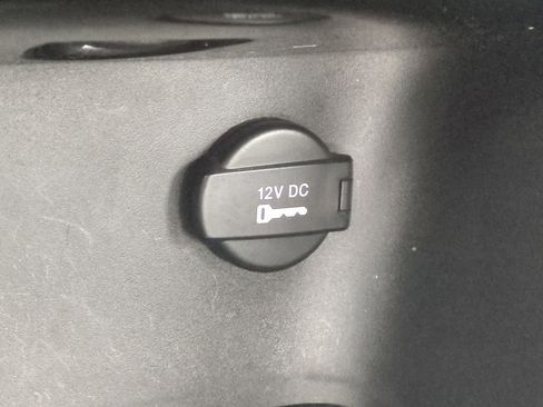 Used 2013 Chrysler 200 Limited image 32