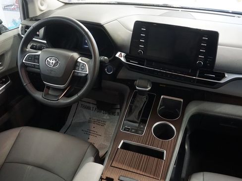 Used 2024 Toyota Sienna XLE w/ XLE Plus Package image 28