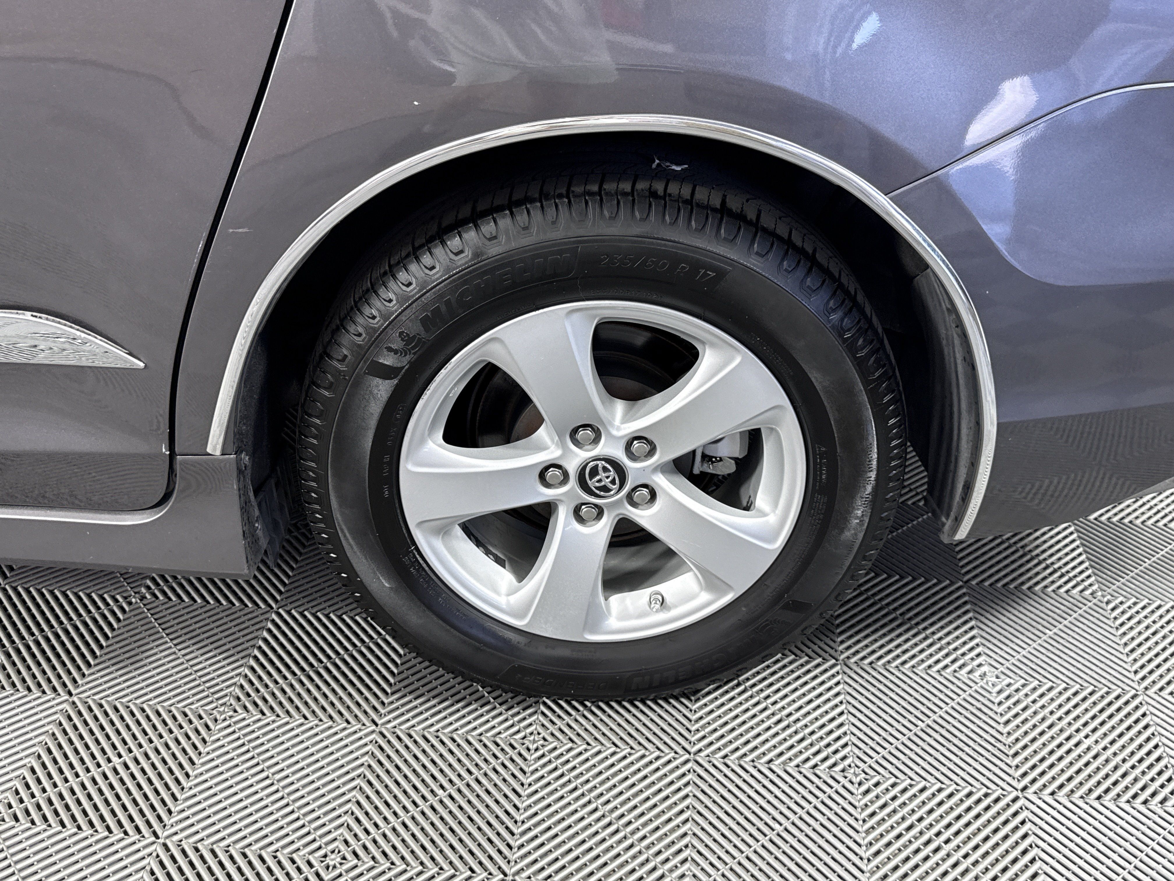 Used 2018 Toyota Sienna LE FWD image 35