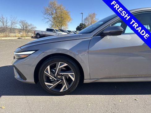 Used 2024 Hyundai Elantra Limited image 30