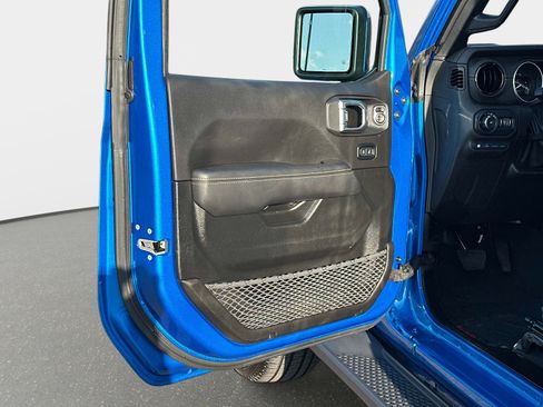 Used 2022 Jeep Wrangler Unlimited Sahara image 19