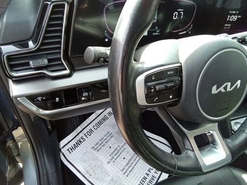 Used 2023 Kia Sportage EX image 16