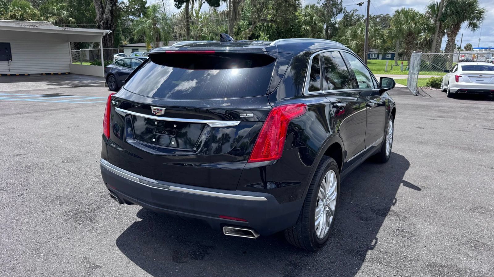 Used 2018 Cadillac XT5 Premium Luxury FWD image 4