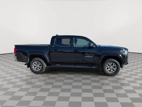 Used 2019 Toyota Tacoma SR5 AWD/4WD image 4
