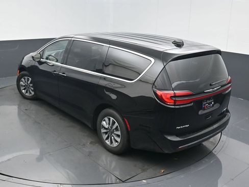 Certified 2024 Chrysler Pacifica Select image 41