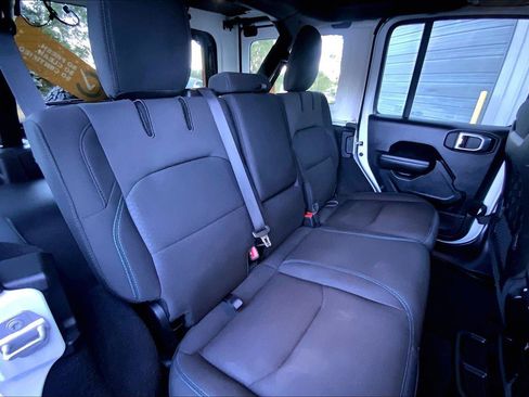 Used 2022 Jeep Wrangler Unlimited Rubicon 4xe AWD/4WD image 27
