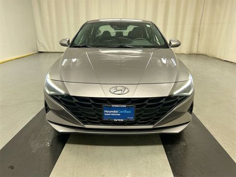 Used 2023 Hyundai Elantra SE image 3