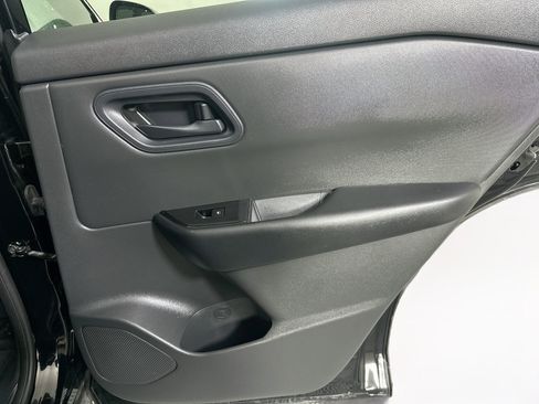 Used 2025 Nissan Rogue S FWD image 28
