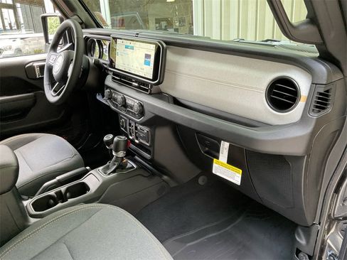 New 2025 Jeep Gladiator Sport image 28