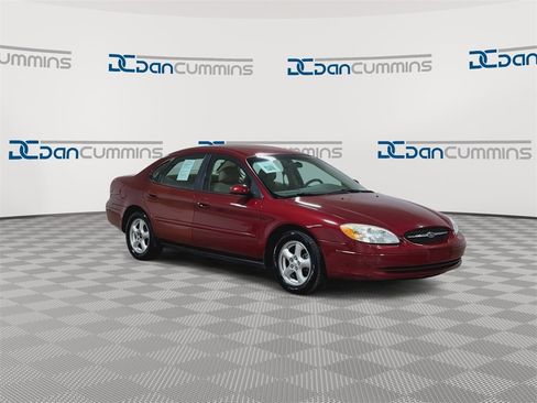 Used 2002 Ford Taurus SE image 2