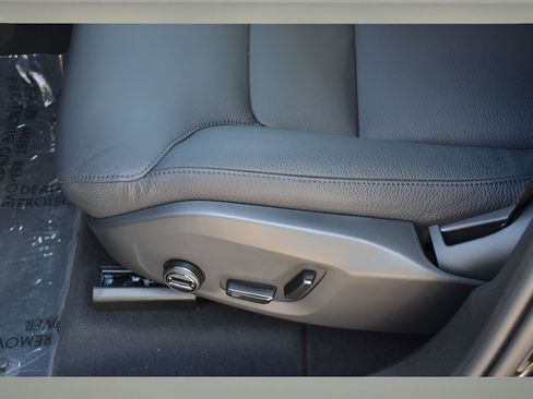 Certified 2024 Volvo XC60 T8 Plus w/ Protection Package Premier AWD/4WD image 35