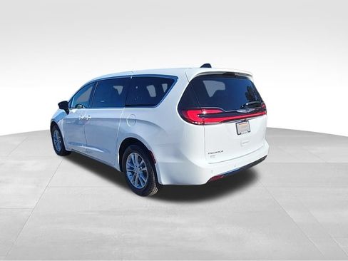 New 2026 Chrysler Pacifica Select FWD image 16