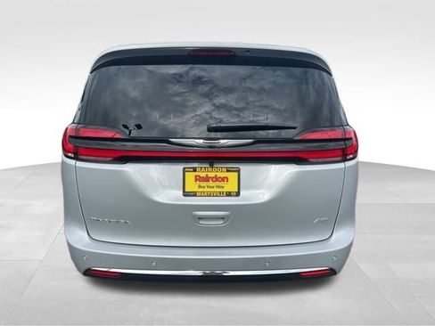 New 2026 Chrysler Pacifica Select image 6