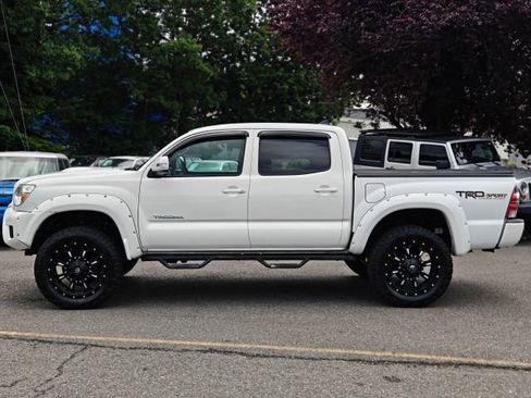 Used 2015 Toyota Tacoma 4x4 Double Cab w/ TRD Sport Package image 4