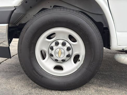 Used 2024 Chevrolet Express 2500 w/ Driver Convenience Package image 10