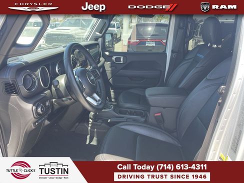 Used 2023 Jeep Wrangler Unlimited Rubicon 4xe w/ Steel Bumper Group AWD/4WD image 18